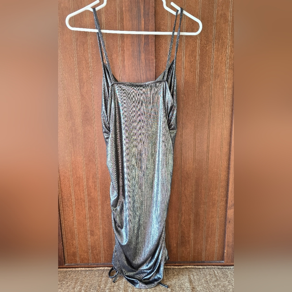 Elegant Metallic Midi Dress - Picture 2 of 3
